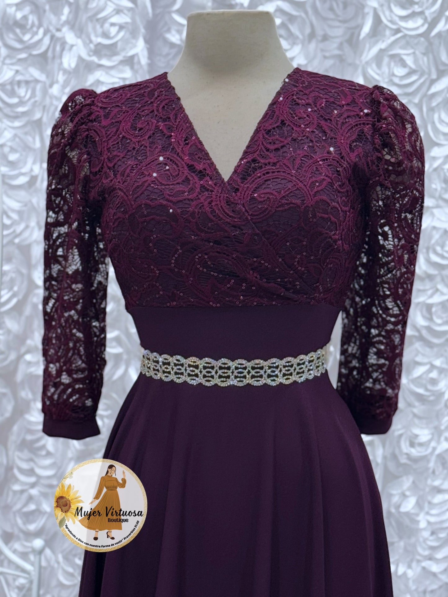 Débora Uva Crepe & Lace Dress