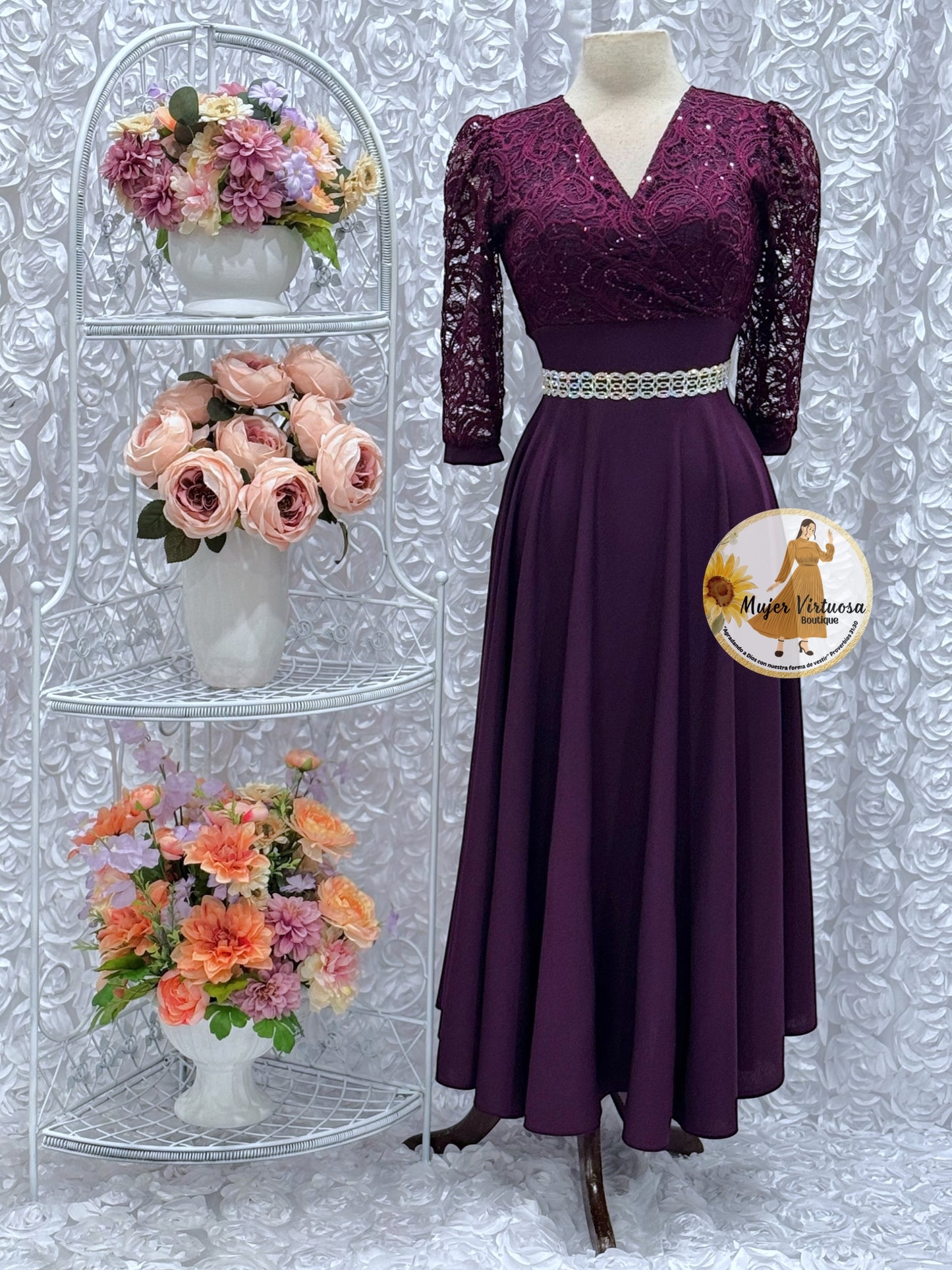 Débora Uva Crepe & Lace Dress