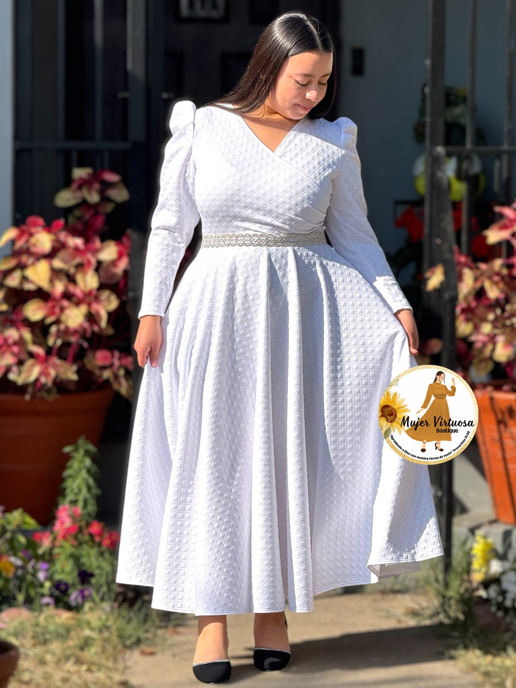 larissa maxi dress white White maxi dress for a wedding, with ruffles and a slit Larissa Margaret