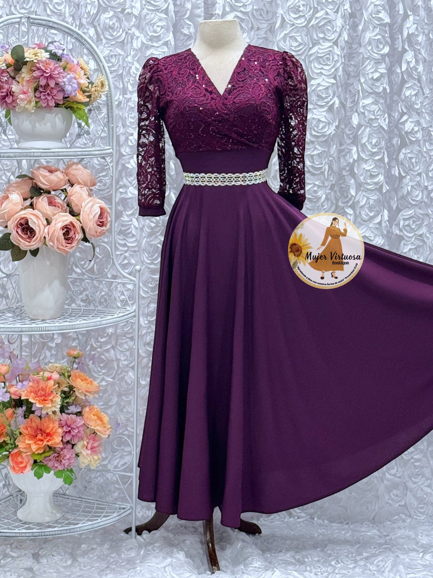 Débora Uva Crepe & Lace Dress