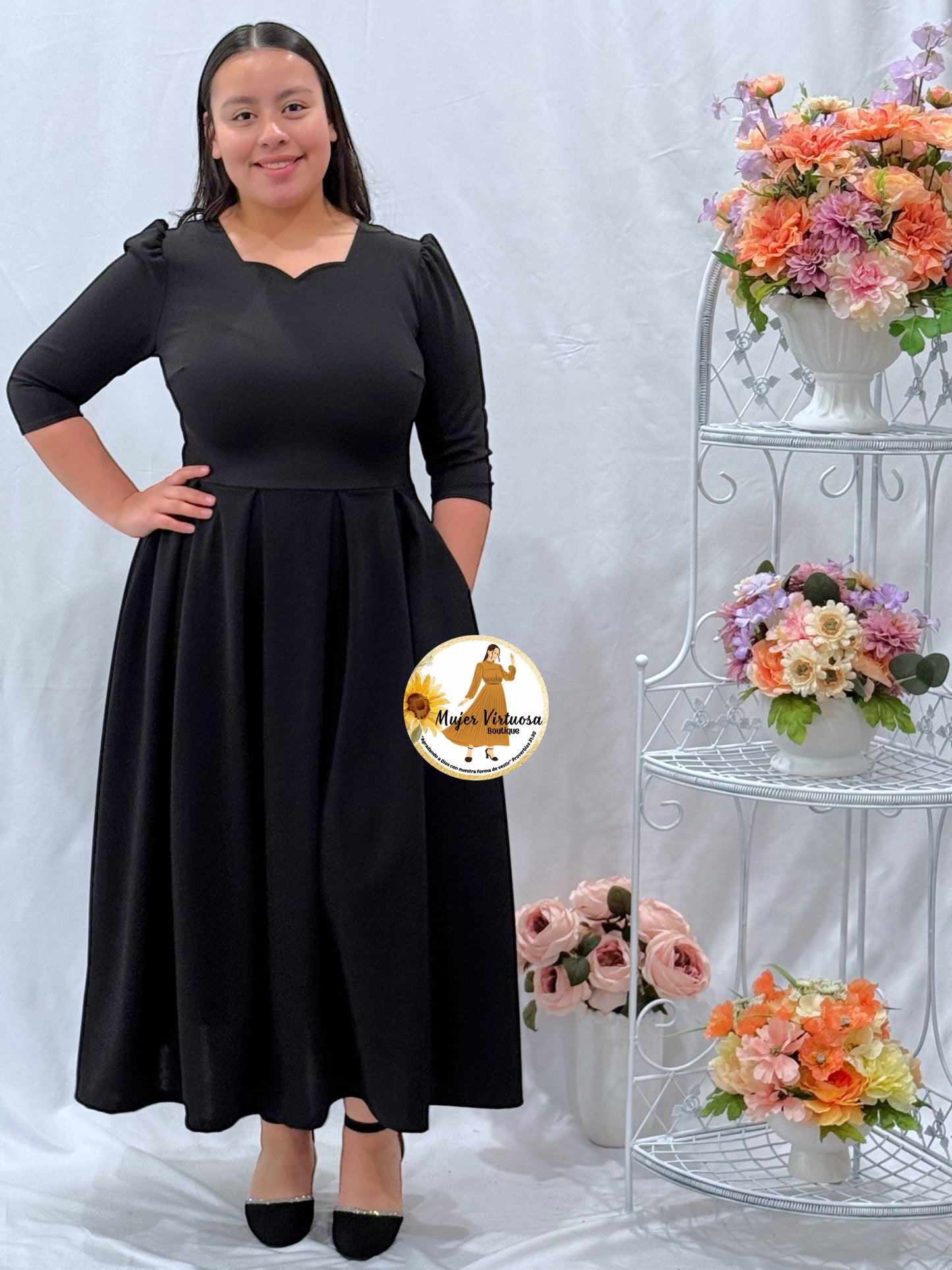 Jasmine Black Dress con Paletones