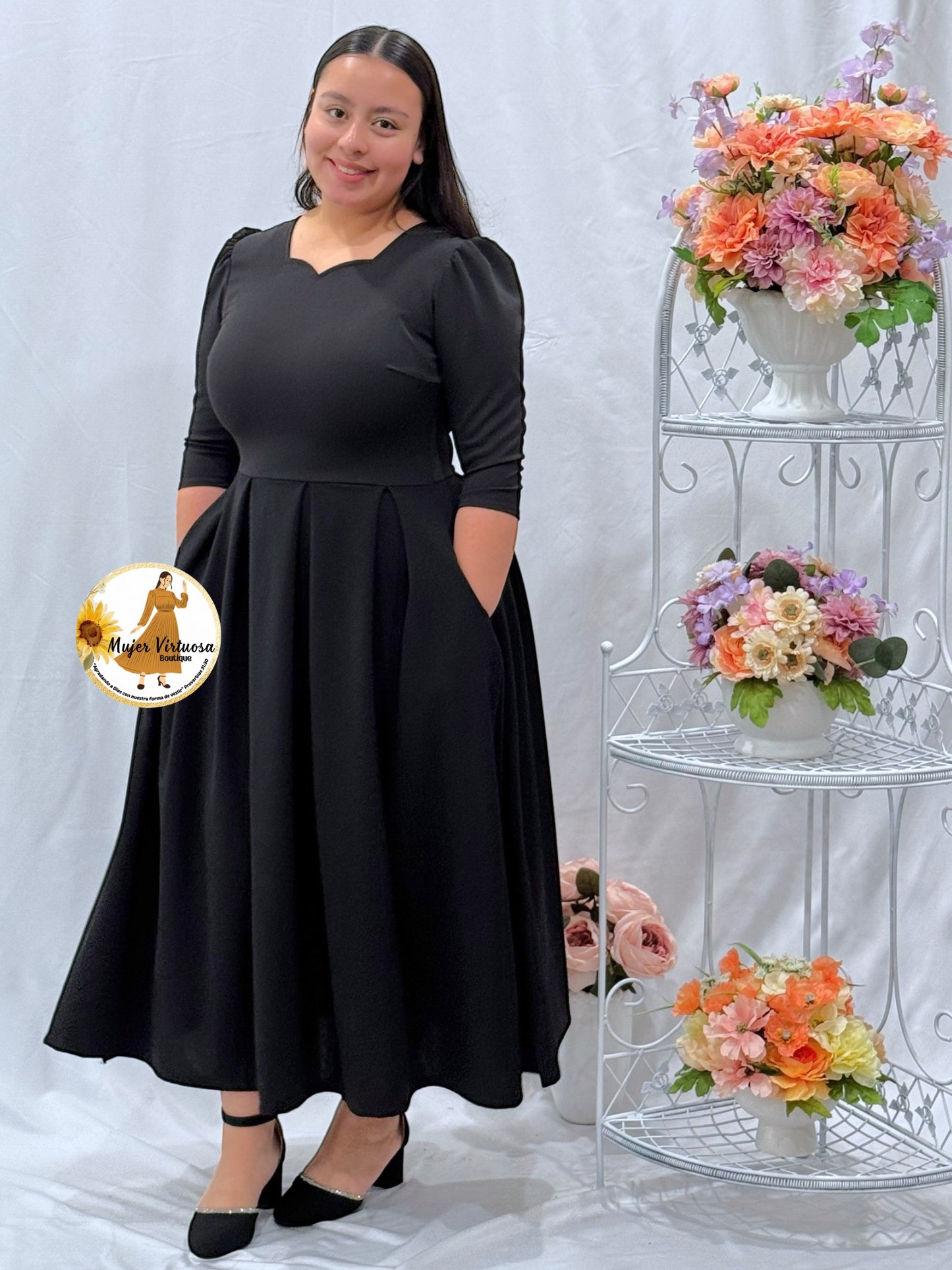 Jasmine Black Dress con Paletones