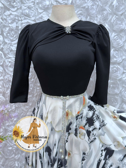 Elegant Silver Bow & Pearls Belt